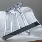 Ραφιέρα με πετσετοκρεμάστρα