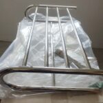 Ραφιέρα με πετσετοκρεμάστρα